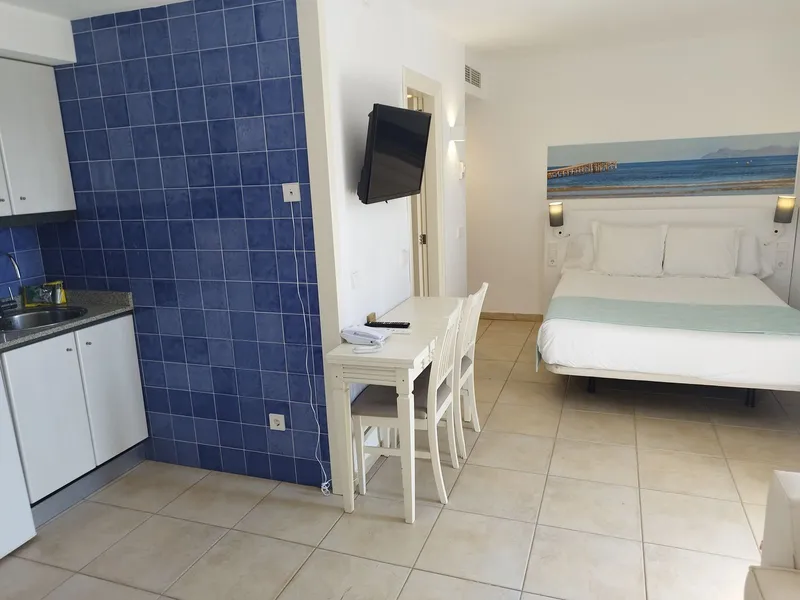 Renovated apartment building with high profitability — photo 4
