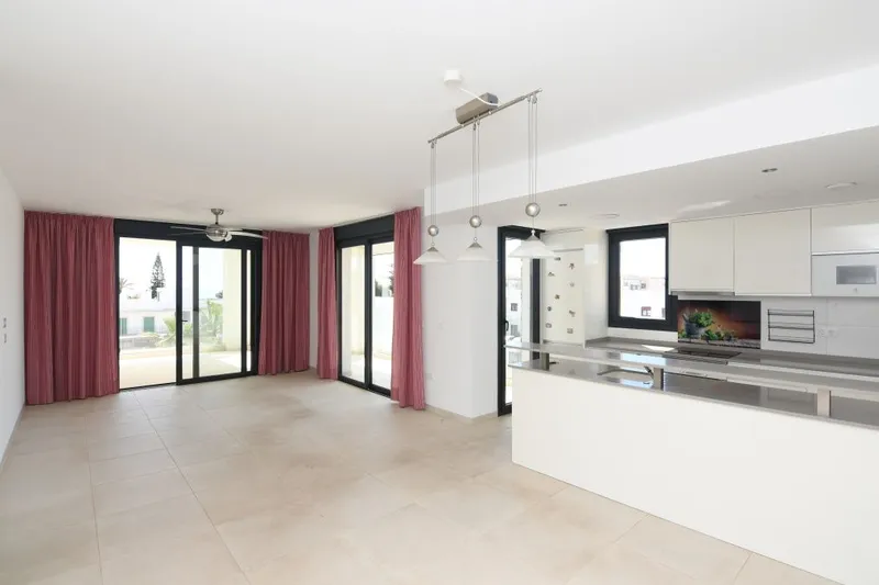 Modern and bright apartment in a quiet residential complex in Porto Colom — photo 1