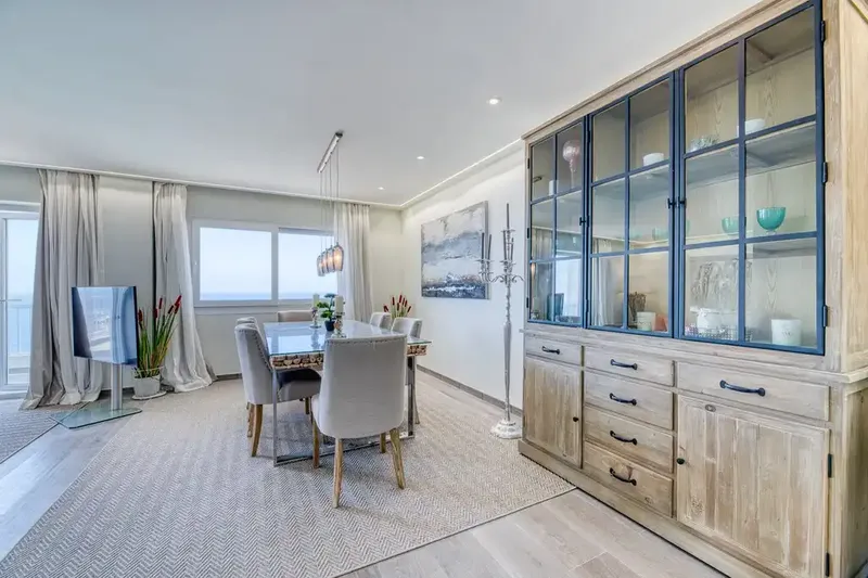 Ideally located in Cala Major, just minutes from the lively capital Palma, this magnificently renovated apartment offers — photo 11