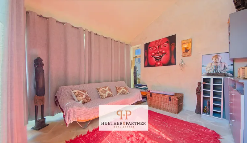 Casa unifamiliar en Cales de Mallorca con piscina, 2 dormitorios y 2 baños: una vivienda con mucho encanto que ofrece gran privacidad, ampli — photo 3