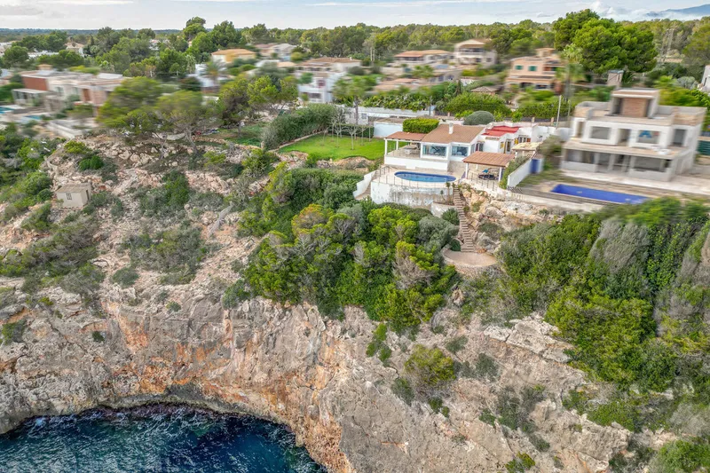 Villa in first sea line on double plot to renovate — photo 10