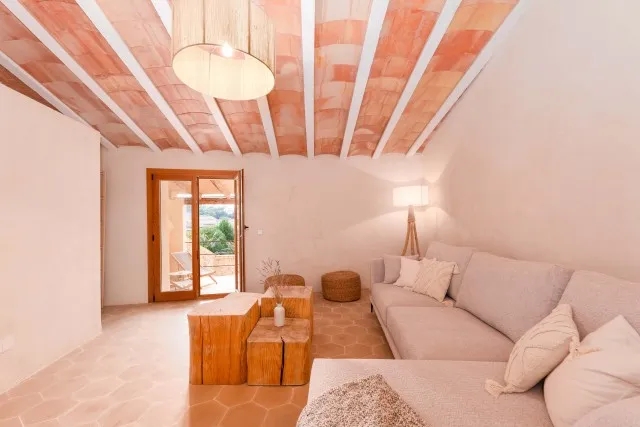 Charming fully renovated historic town house with pool for sale in Alaro, Mallorca — photo 5