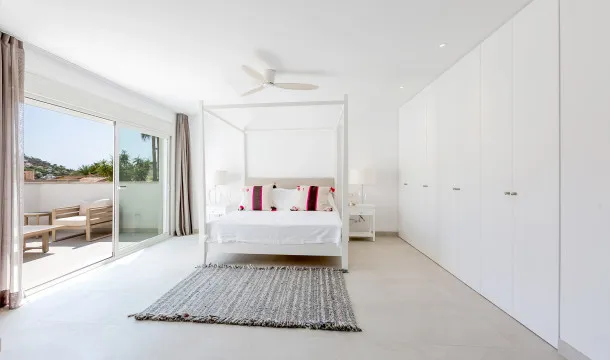 Villa just steps from the Yacht Club in Puerto de Andratx — photo 10