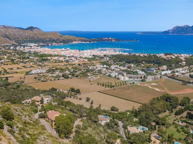 Superb offer: Luxury sea view villa with rental license for sale in Puerto Pollensa, Mallorca — photo 4