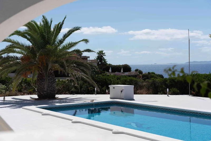 Dreamlike villa on the first sea line with panoramic views — photo 5