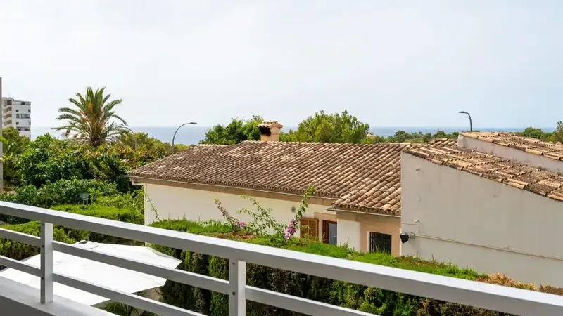 Large family duplex for sale in La Bonanova with clear sea views from the living room with terrace, accessed from the hallway — photo 1