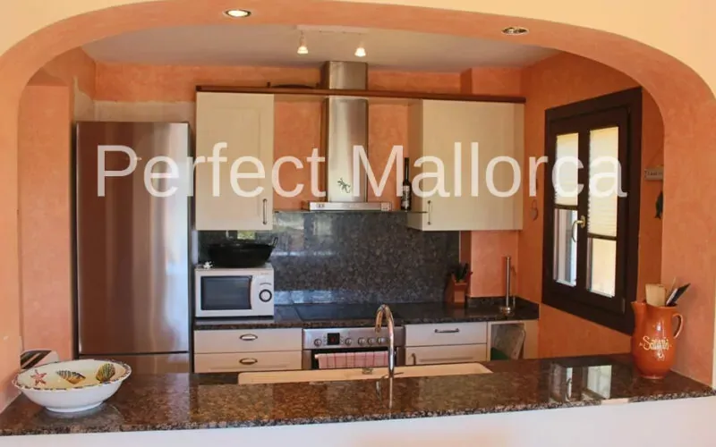 End townhouse overlooking the beach in a well maintained complex with pool in Cala Murada — photo 11