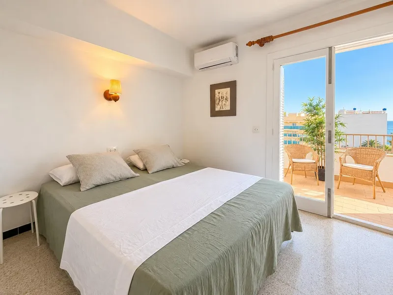 Penthouse for rent on the frontline in El Arenal — photo 11