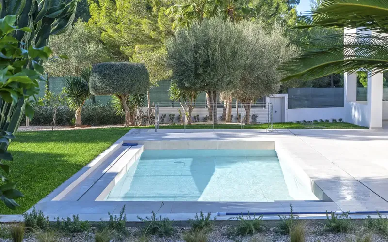 This beautiful villa in Nova Santa Ponsa with pool is located in a quiet and exclusive residential area of Mallorca, near the Club Ná — photo 3