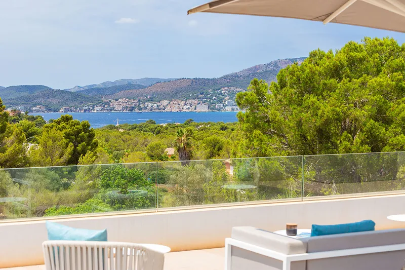 Modern sea-view villa with separate guest area — photo 1