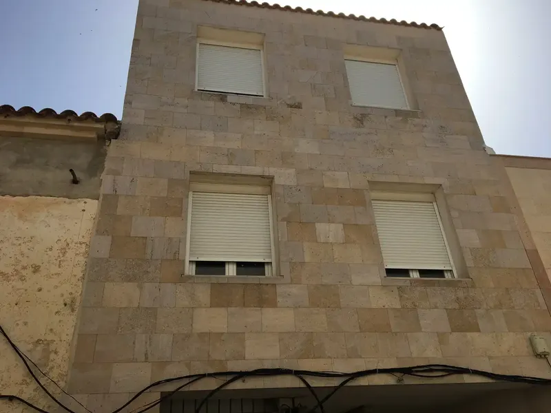 The property does not have possession of the property. It cannot be visited. Not suitable for buyers requiring mortgage financing. — photo 2