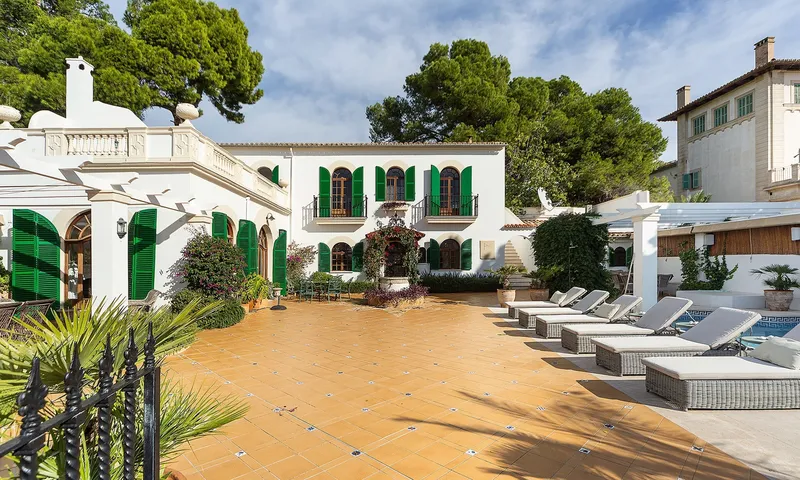Seasonal rental: Renovated house with sea views for rent in Cala Major — photo 2