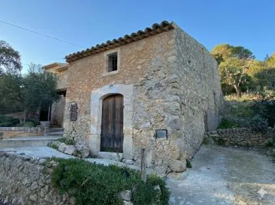 Village house - Selva (Caimari), built surface 160 m², plot surface 2800 m², 3 bedrooms, 1 bathroom — photo 1