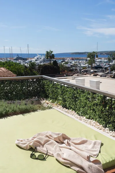 Newly renovated apartment with sea views in exclusive Puerto Portals — photo 12