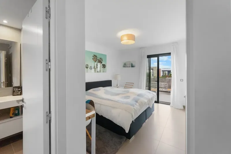 This villa, built in 2019, is located in a quiet and well-maintained residential area of Cala Murada, a few minutes by car from the — photo 11