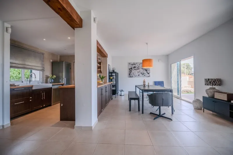 Beautiful family home with pool and panoramic countryside views — photo 9