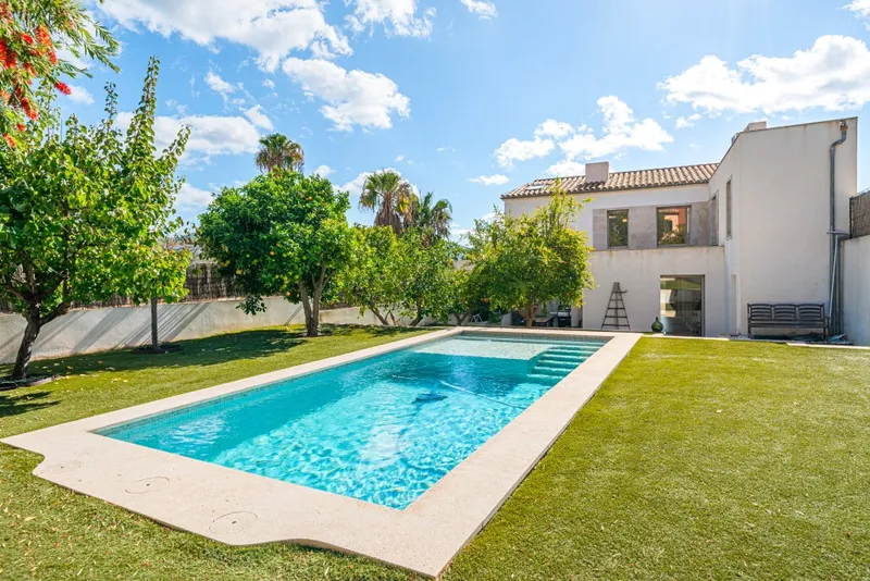Contemporary style house for sale in Calvia Village with swimming pool and garden — photo 2