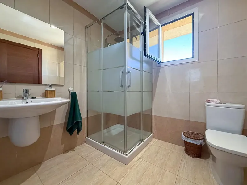 Discover this magnificent apartment on the second floor of a building without a lift, notable for its semi-new condition — photo 11