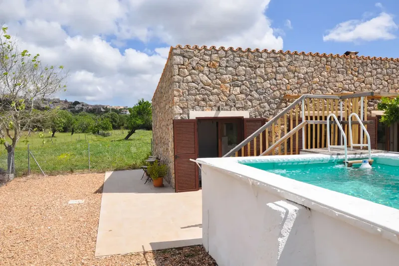 This beautiful property is located in the idyllic countryside near the charming village of Campanet on a plot of about 3,900 m², surrounded by — photo 11