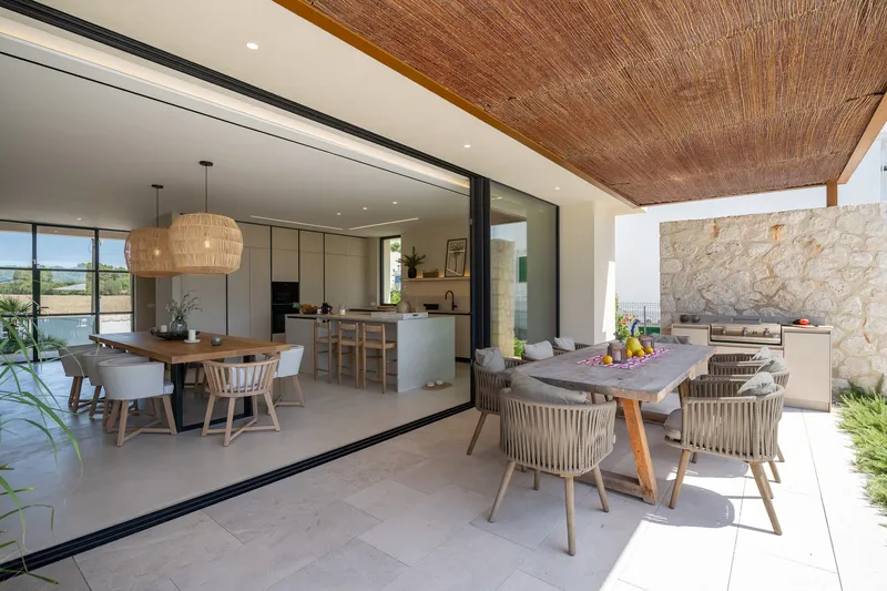 Frontline harbor villa with panoramic views and rural countryside — photo 6