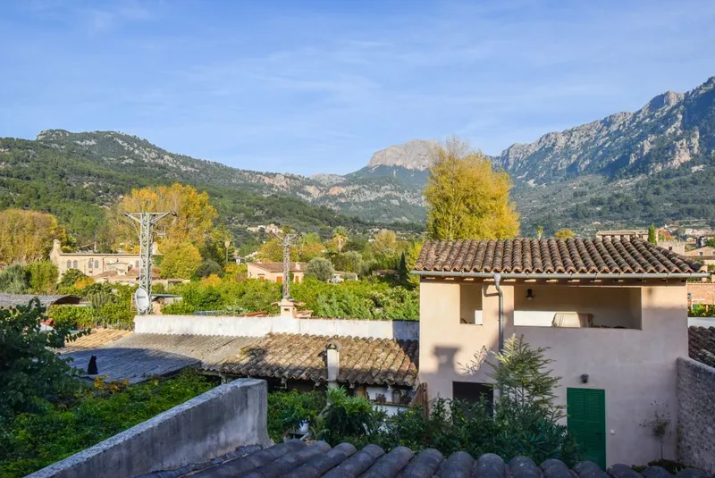 Beautiful townhouse with patio just minutes from the center of Sóller — photo 1