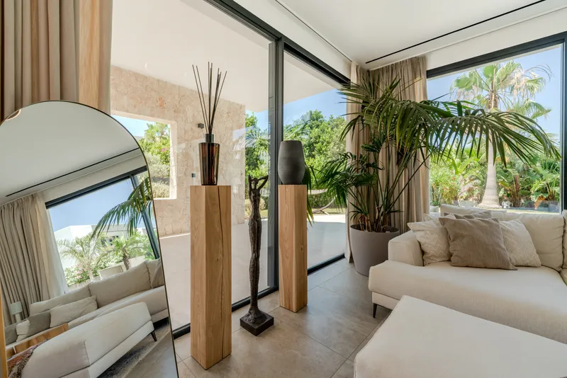 Luxury villa with sea views — photo 5