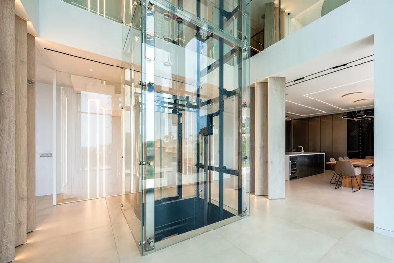 Luxurious designer villa with magnificent sea views — photo 10