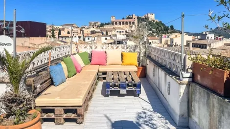 Townhouse with 3 bedrooms, patio, balcony and roof terrace with view of Sant Salvador — photo 2
