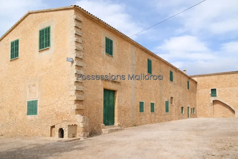 In the heart of one of the most coveted areas of Palma's coastline, between El Molinar and Coll d'en Rabassa, this large historic estate emerges — photo 2