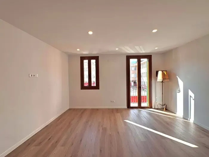 Piso de 2 habitaciones en alquiler en Llevant, Marquès de Fontsanta — photo 3
