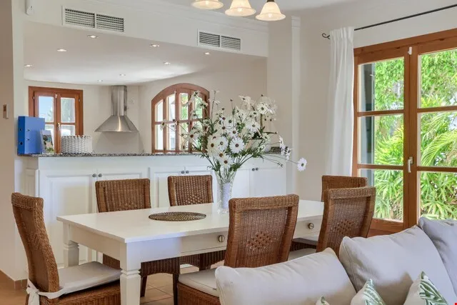 Coastal three-bedroom villa for sale with holiday licence in Llucmajor — photo 6