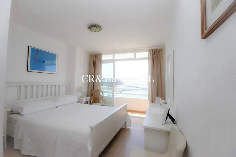Lovely beachfront apartment with stunning sea views — photo 6