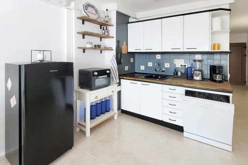 1-bedroom apartment with sensational sea views for rent — photo 4