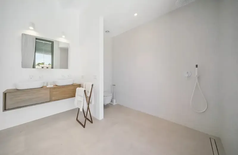 This beautifully designed house for sale in Ariany is located on a quiet village street and has been recently completed, combining — photo 12