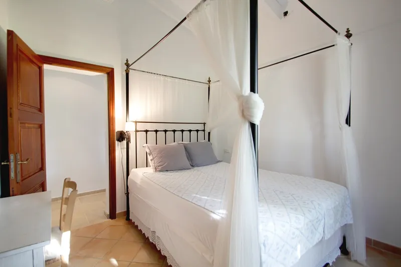 Charming and beautiful country house with 4 bedrooms, pool, garden, sea view in Alcudia — photo 7