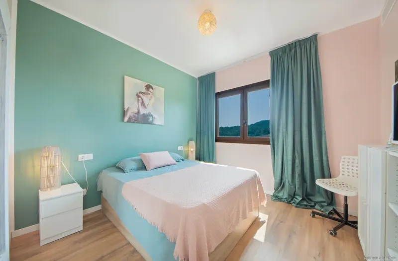 Attractive semi-detached house consists of two separate, individually designed halves sold together — photo 10