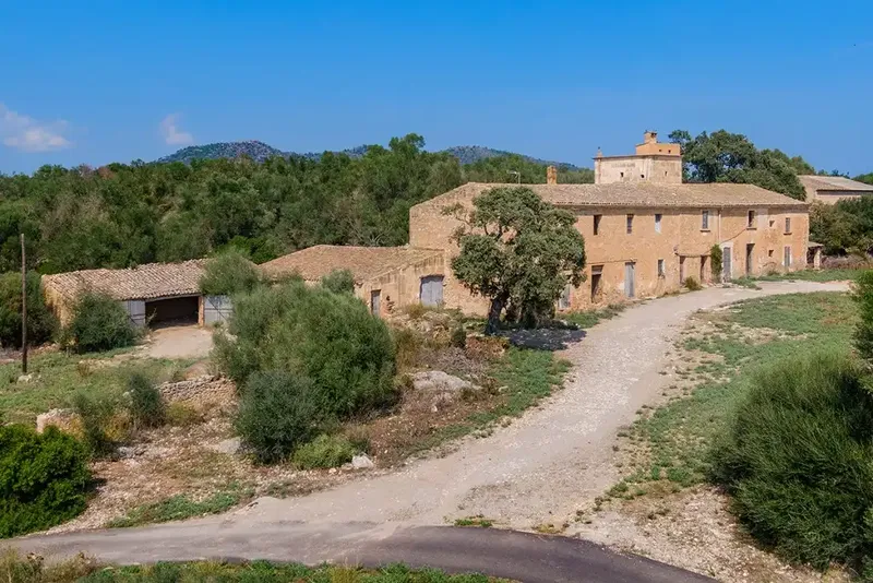 This extensive property in Mallorca has just over 21 hectares of land to its name. The current property, which offers stunning views — photo 8