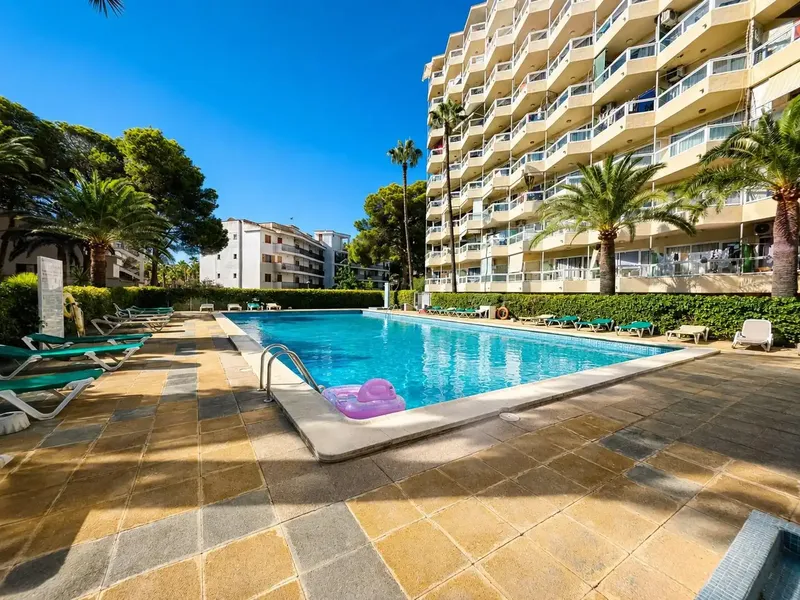 Se presenta este acogedor y funcional estudio situado en Palmanova, Mallorca, en una ubicación privilegiada a tan solo 50 metros de la playa — photo 7