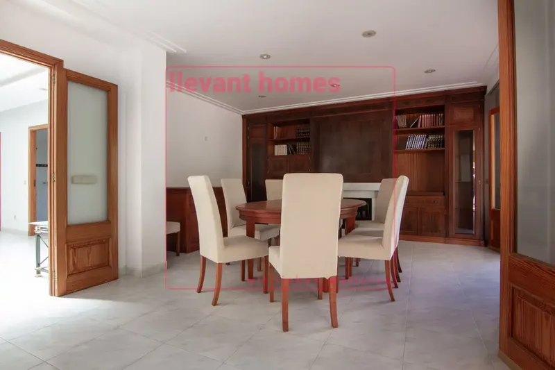 Discover your new home in the exclusive Son Floriana urbanization in Cala Bona! This impressive detached house, located in a — photo 5