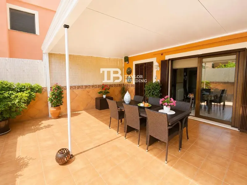 Taylor Building Real Estate presents this beautiful semi-detached house of 228 m² useful area located in S’Olivera - Amanecer, a residential area especi — photo 2