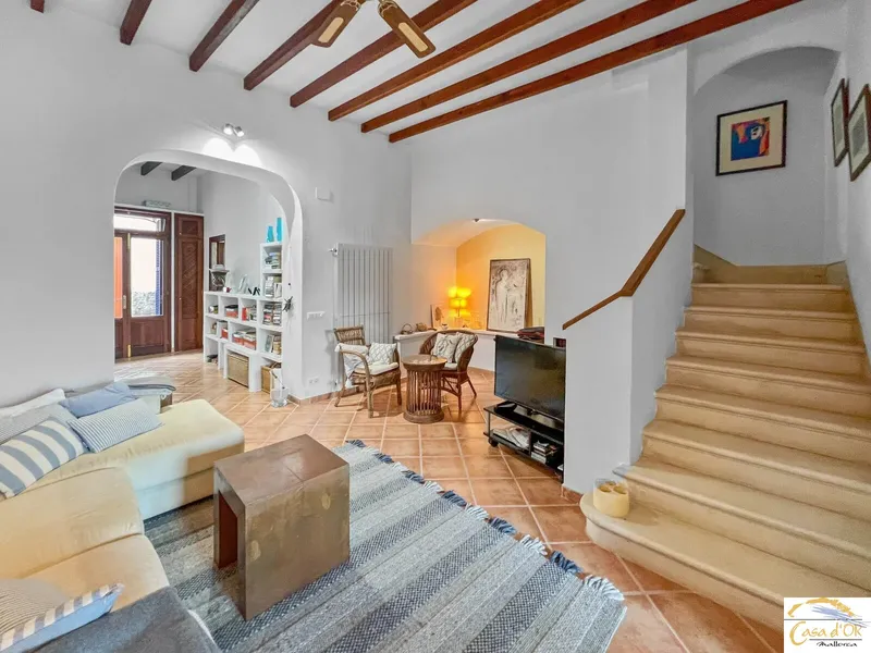 Exclusive Townhouse in the Heart of Felanitx with Two Living Units and Expansive Mediterranean Terraces — photo 3