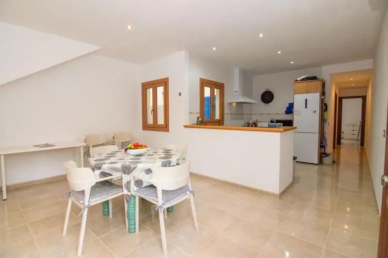 Discover this charming ground floor apartment that combines comfort, style and a privileged location in one of the quietest areas — photo 2