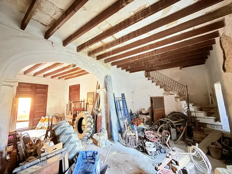 Discover the charm of this majestic manor house with endless possibilities! — photo 5