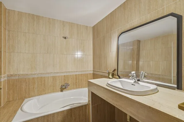 Large detached house with garden for sale in Portals Nous, southwest Mallorca — photo 12