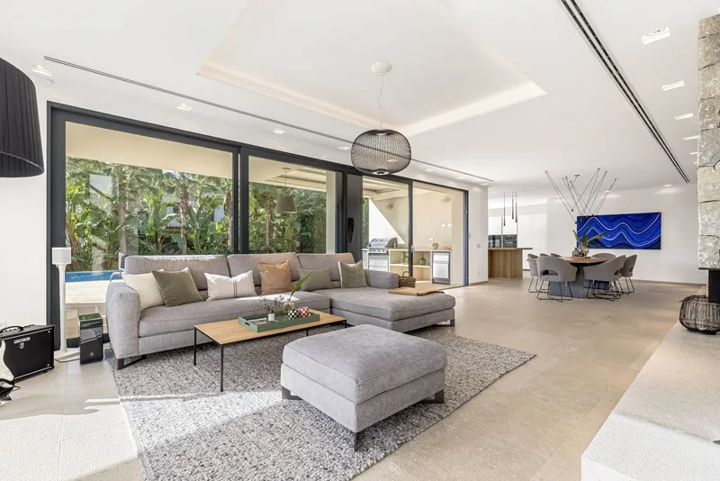 Exclusive luxury villa in modern architectural style in Santa Ponsa — photo 5