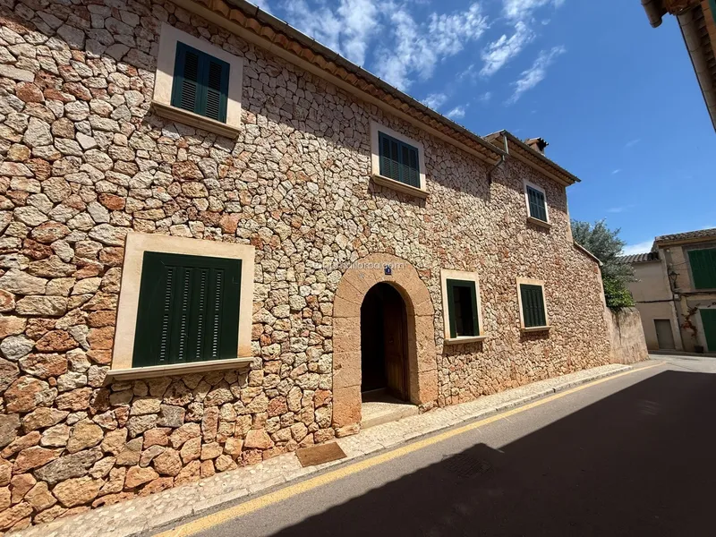 Village house in Santa... — photo 1