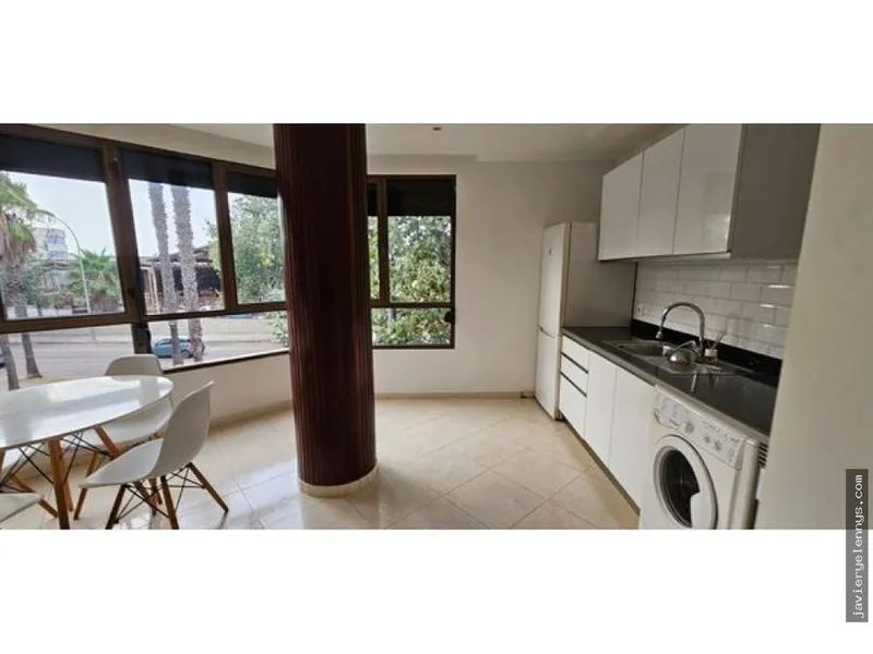 Flat for rent on Calle de Don Joan d'Àustria — photo 1