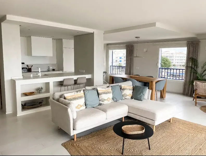 Apartamento con terraza en alquiler en Carrer del Llebeig — photo 3