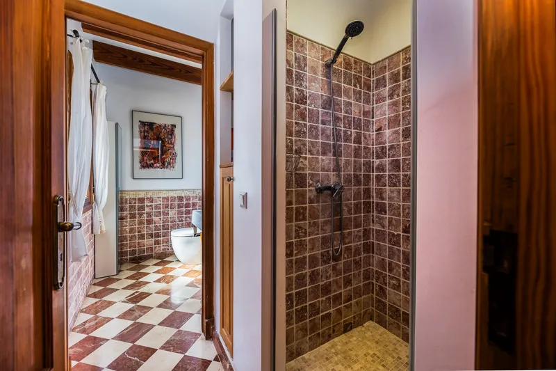 Spacious finca with 6 bedrooms, large garden, pool and generous cellar — photo 7
