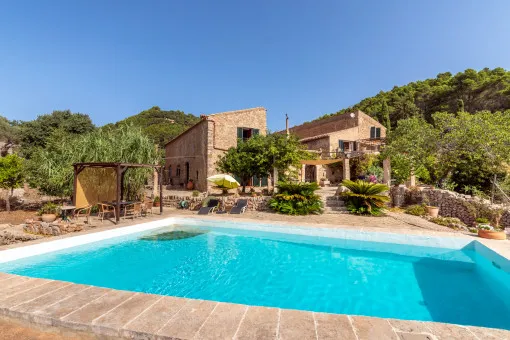 Esporles, large, stately finca in Esporles, in a prime location and with holiday rental license — photo 1
